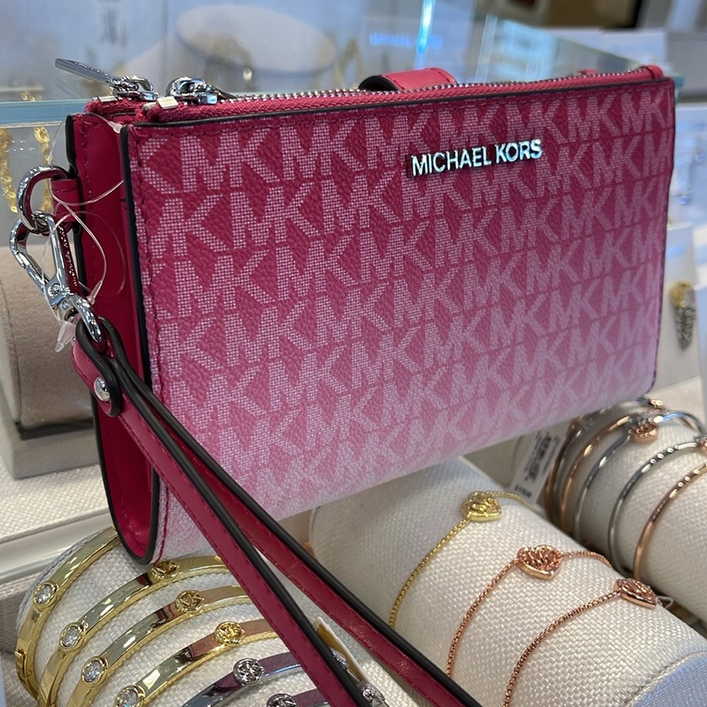 Michael Kors Jet Set Large Ombré Signature Logo Wristlet Wallet Phon
DRAGONFRUIT - Picture 5 of 16